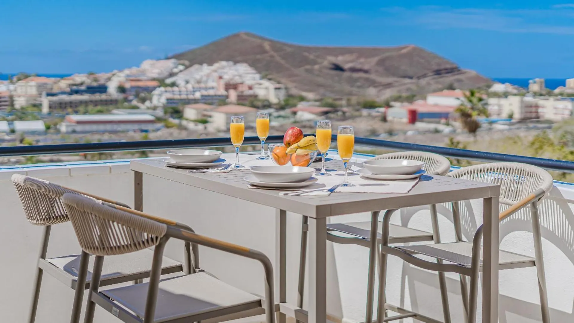 Summervibe Sea View Apartment 아로나