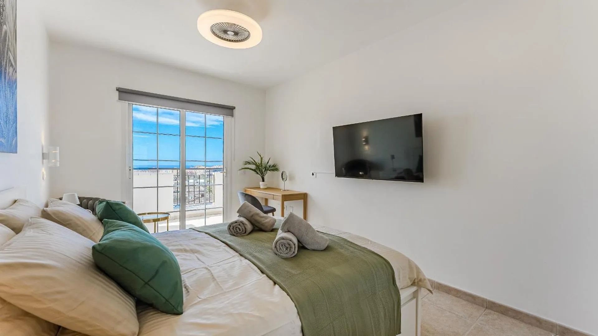 Summervibe Sea View Apartment 아로나