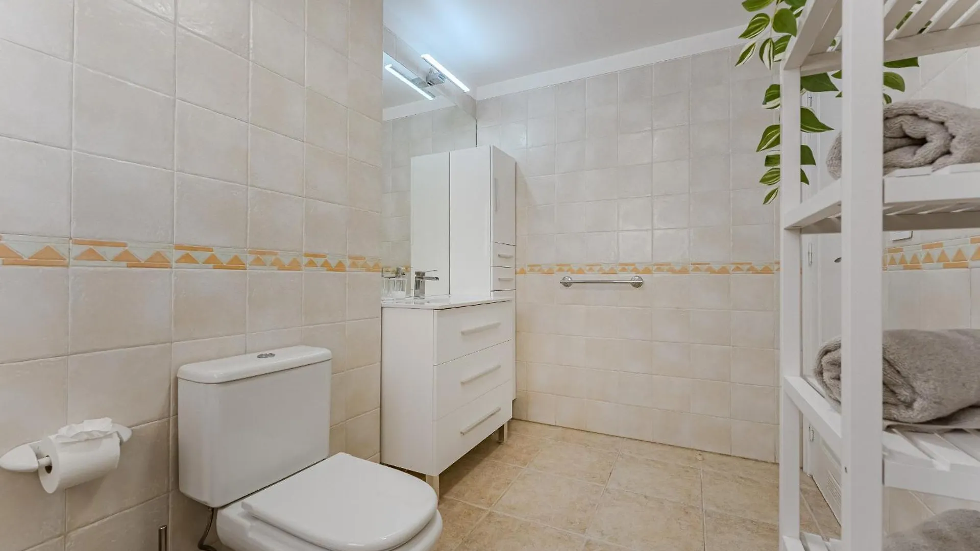 Summervibe Sea View Apartment 아로나