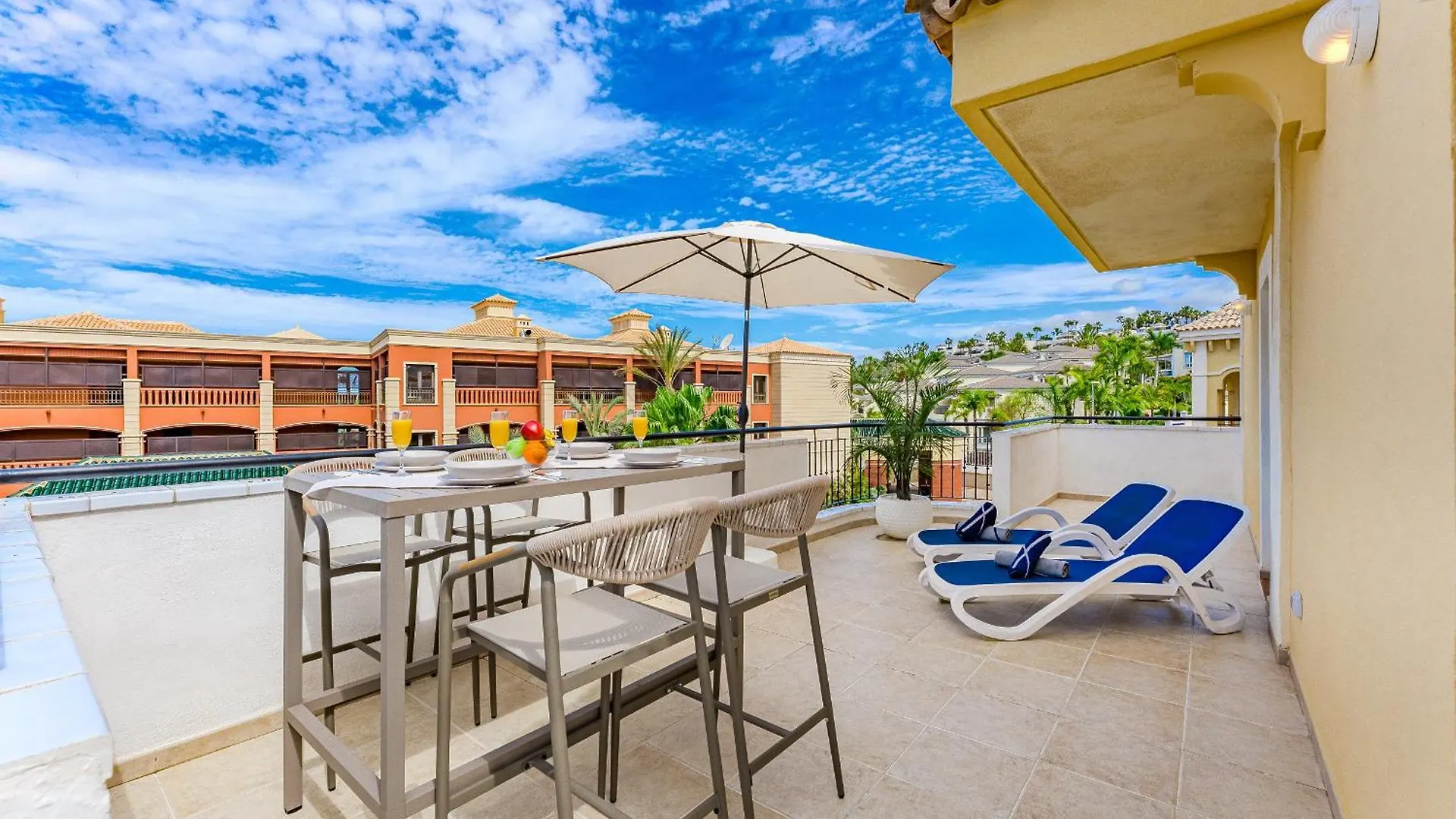 Summervibe Sea View Apartment 아로나