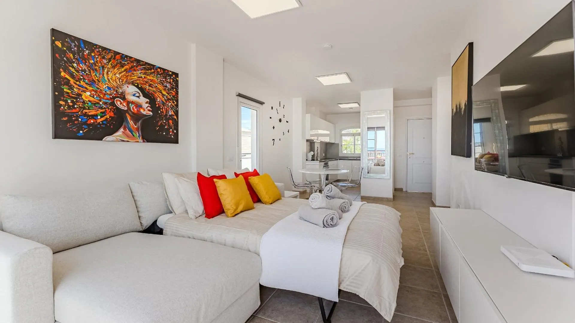 Summervibe Sea View Apartment 아로나