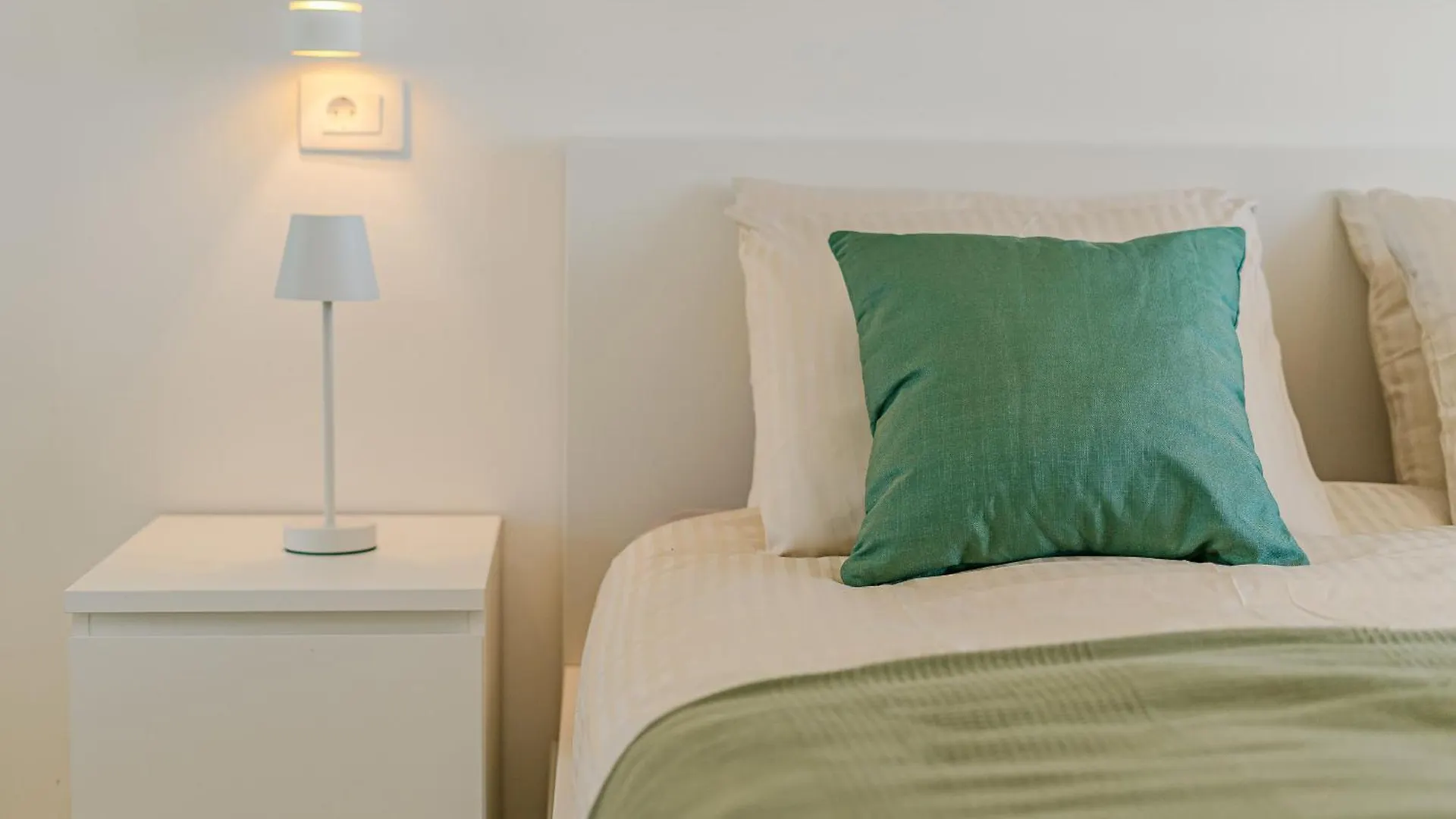 Summervibe Sea View Apartment 아로나