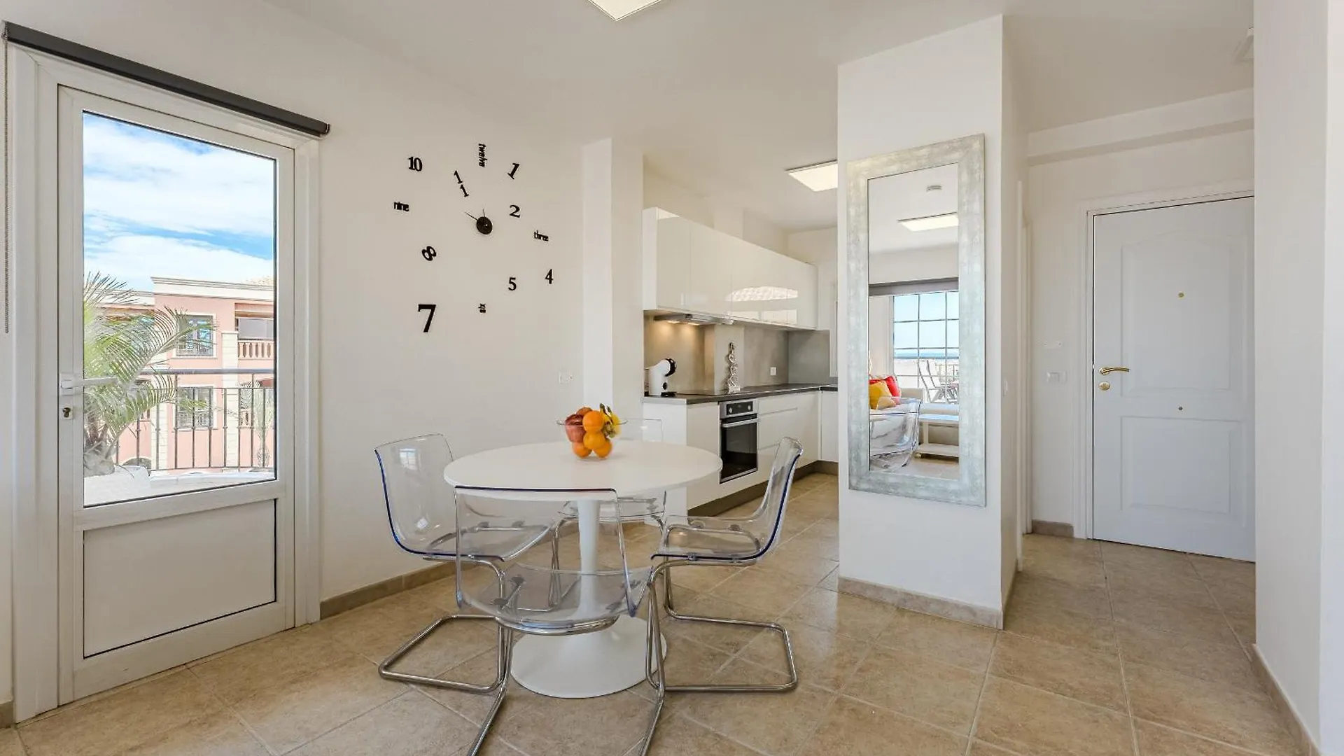 Summervibe Sea View Apartment 아로나