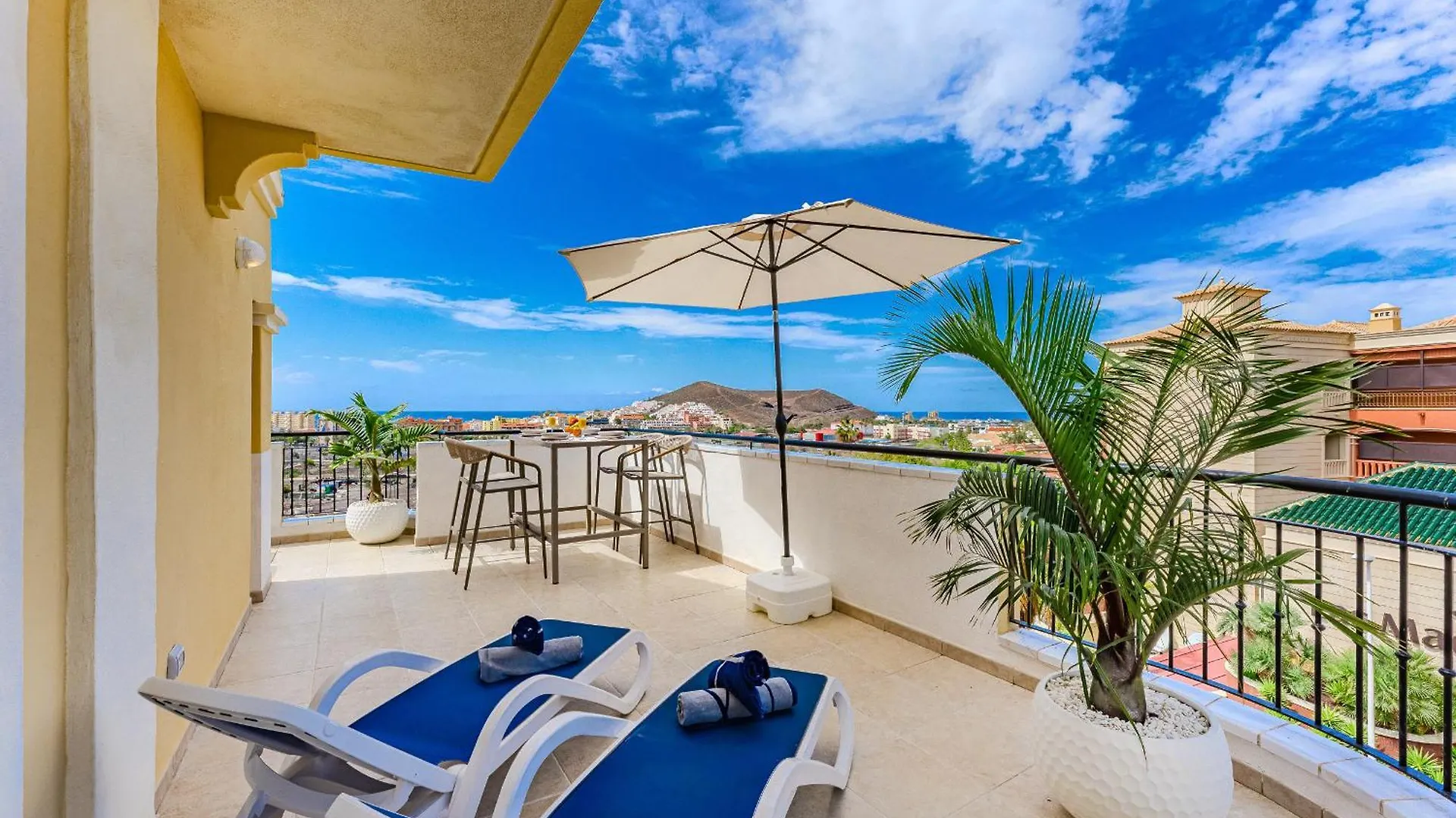 Summervibe Sea View Apartment 아로나